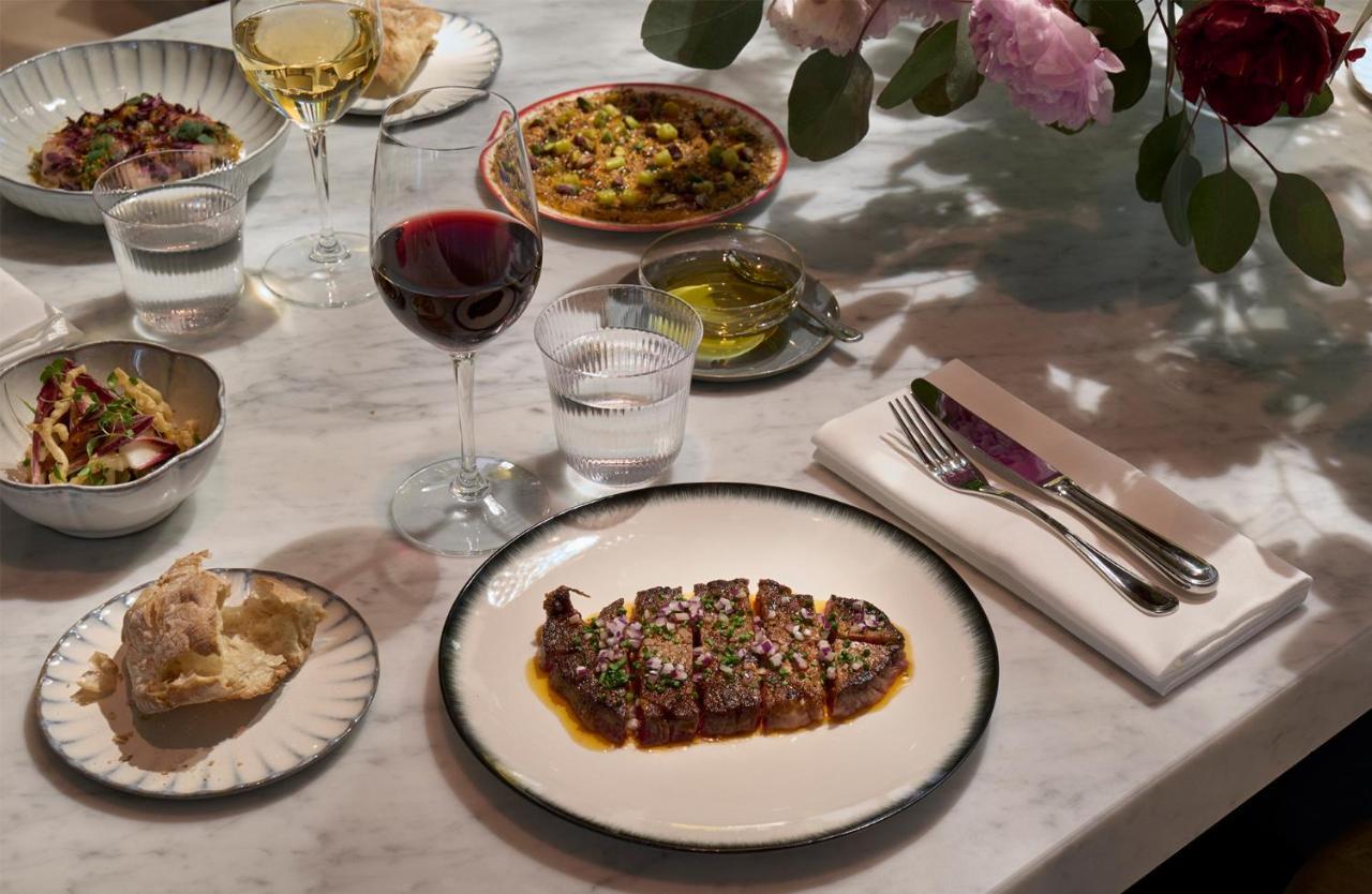 Villa Dagmar Stockholm Luaran gambar A meal at the restaurant