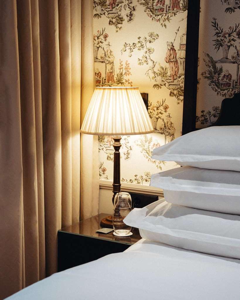 Villa Dagmar Stockholm Bilik gambar A pleated lampshade